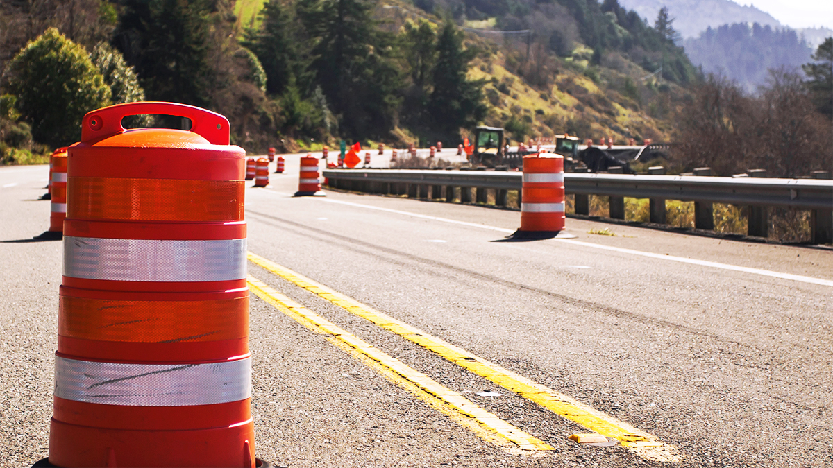 Non-Regulated vs. Regulated Traffic Safety Products: Key Differences and Use Applications