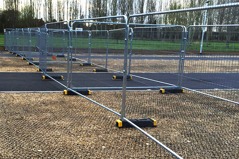 temporary fence with weighted bases